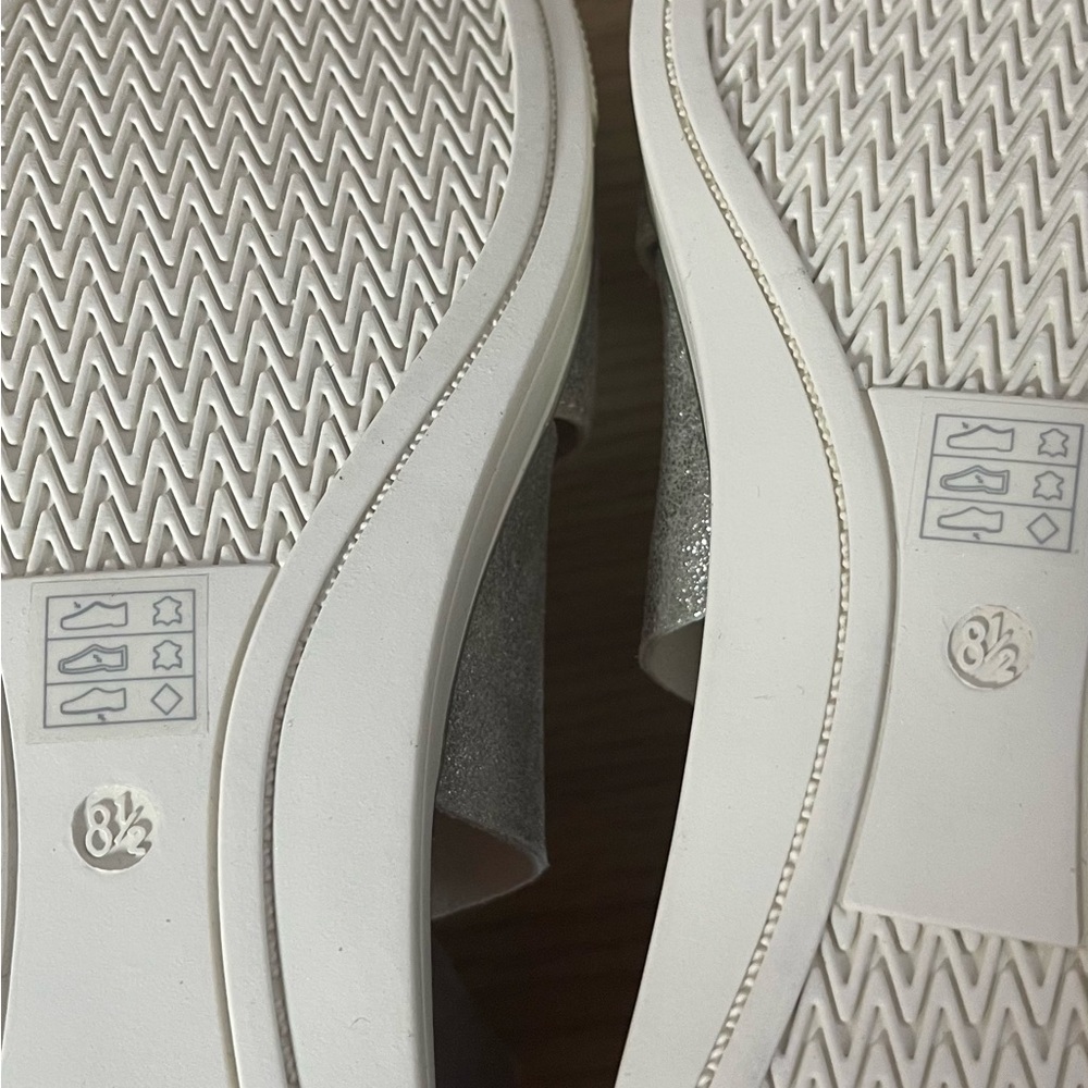🆕🩴🪩 NWT NIB Eileen Fisher Sport Sandal, Platinum Glitter suede Womens 8.5 M - Picture 8 of 10